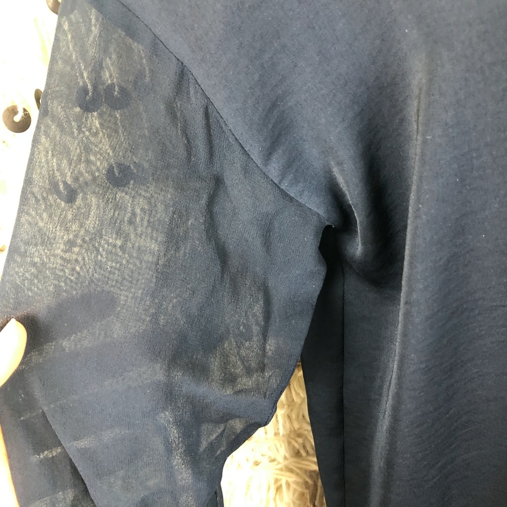 VINCE Top Navy V-neck Sheer Silk Sleeves Relaxed 6 - Picture 4 of 7